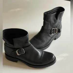 Frye Veronica boots black leather