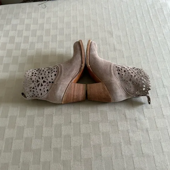 Frye Victoria Cut Short Boots