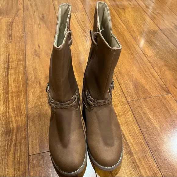 Girl’s Size 4 Brown Leather Boots