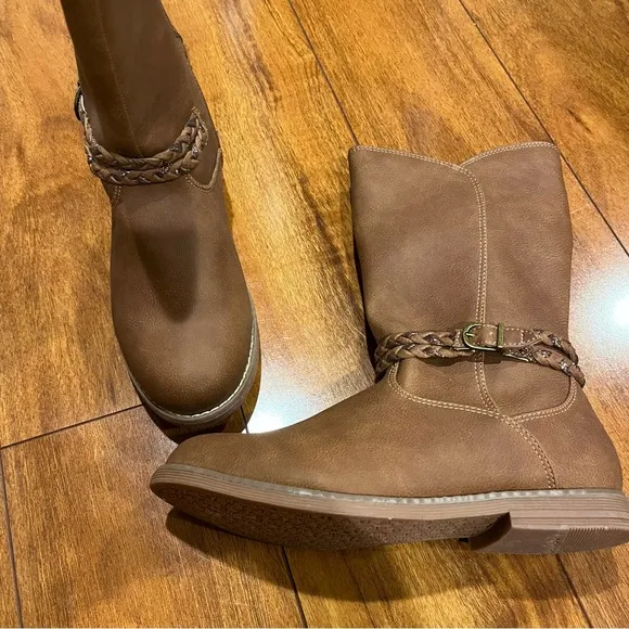 Girl’s Size 4 Brown Leather Boots