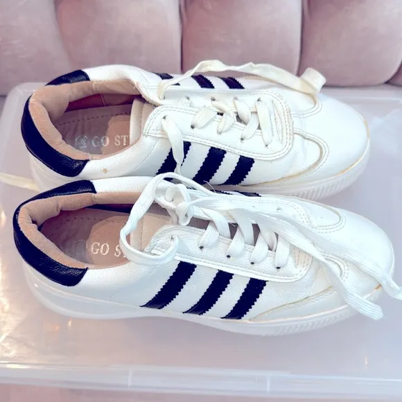 GO STYLE Women's White and Black Sneakers SIZE 8