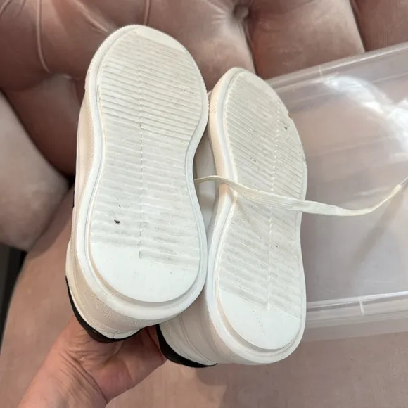 GO STYLE Women's White and Black Sneakers SIZE 8