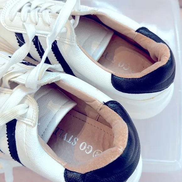 GO STYLE Women's White and Black Sneakers SIZE 8