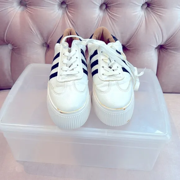 GO STYLE Women's White and Black Sneakers SIZE 8