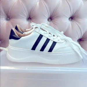 GO STYLE Women's White and Black Sneakers SIZE 8