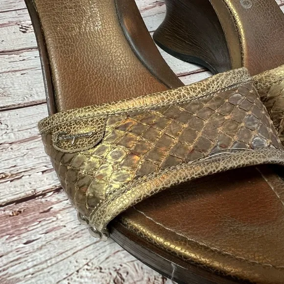 GUC Salvatore Ferragamo Wedge 6.5