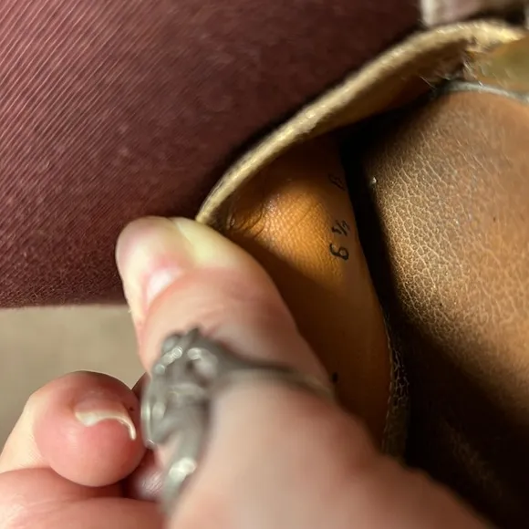 GUC Salvatore Ferragamo Wedge 6.5