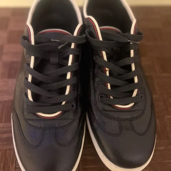 Gucci Blue Sneakers Classic Sporty Design