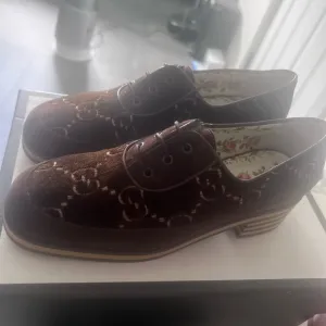 Gucci Brown Oxford Shoes with Classic Design
