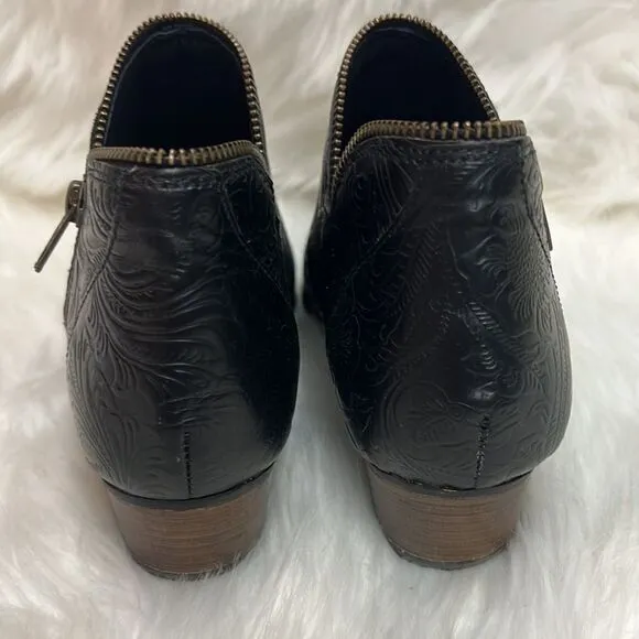Heiress Black Leather Embossed Zipper Booties 7 B-23