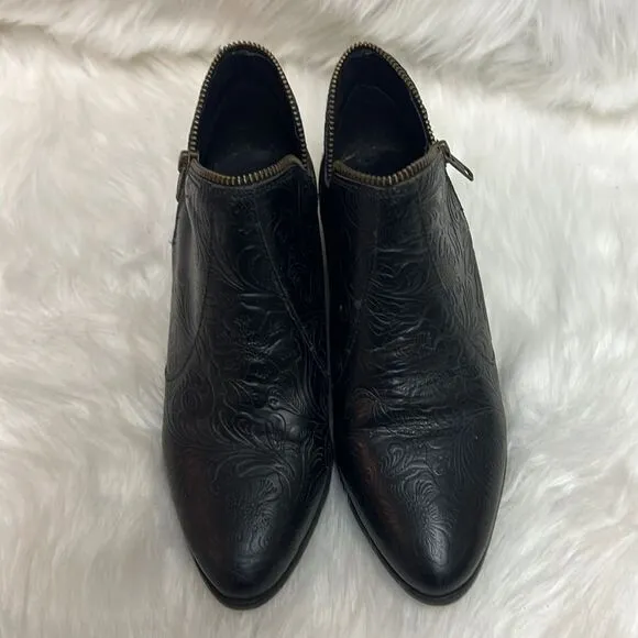 Heiress Black Leather Embossed Zipper Booties 7 B-23