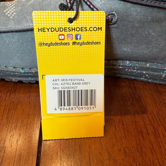 Hey Dude NWT Wendy Iris Festival Aztec Band Grey Women's Size 9 Slip On Shoes
