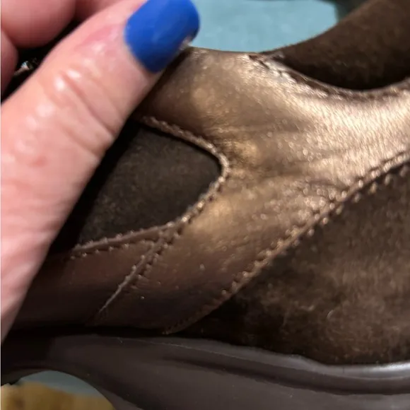 HOGAN women’s size 9.5 brown suede‎ with bronze trim sneakers.