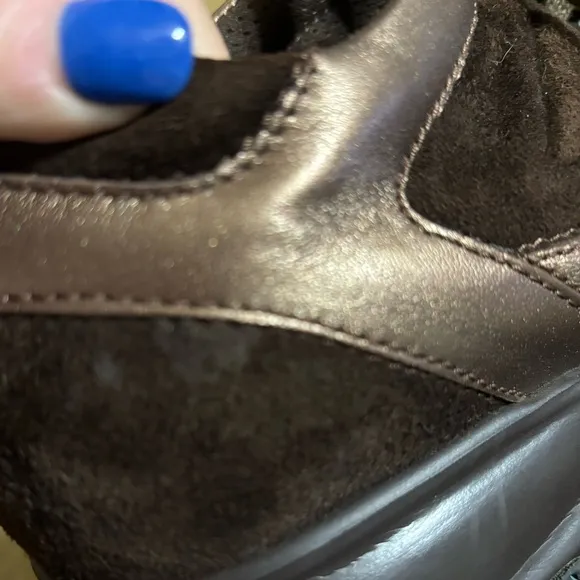 HOGAN women’s size 9.5 brown suede‎ with bronze trim sneakers.