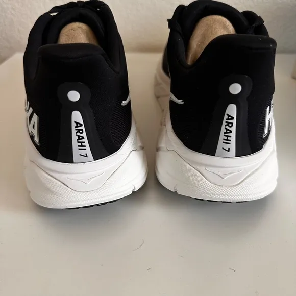 HOKA Arahi 7 Running Shoes