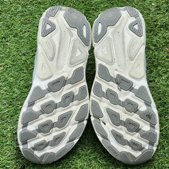 HOKA CLIFTON 9 - Mens Atheltic Shoes - SIZE 9.5D ***no insloes ***
