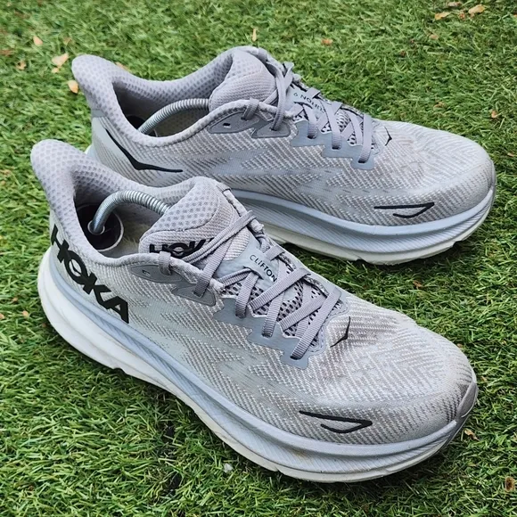 HOKA CLIFTON 9 - Mens Atheltic Shoes - SIZE 9.5D ***no insloes ***