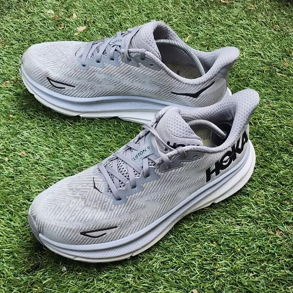 HOKA CLIFTON 9 - Mens Atheltic Shoes - SIZE 9.5D ***no insloes ***