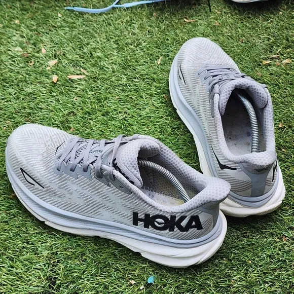HOKA CLIFTON 9 - Mens Atheltic Shoes - SIZE 9.5D ***no insloes ***