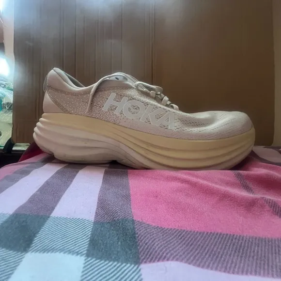 Hoka One One Bondi 8 Cream   Athletic Shoes with Cushioned Midsole ***USED***