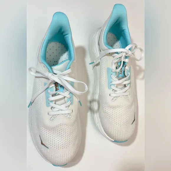 Hoka Women's Arahi 7 White and Blue Running Shoes Size 9D