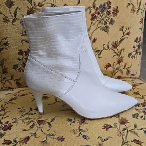 HP💥💥Free People Leather  White Croc Embossed Heeled Boots like new