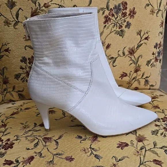 HP💥💥Free People Leather  White Croc Embossed Heeled Boots like new