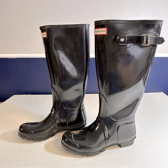 Hunter Women’s Original Tall Gloss Rain Boots in Black Size 7