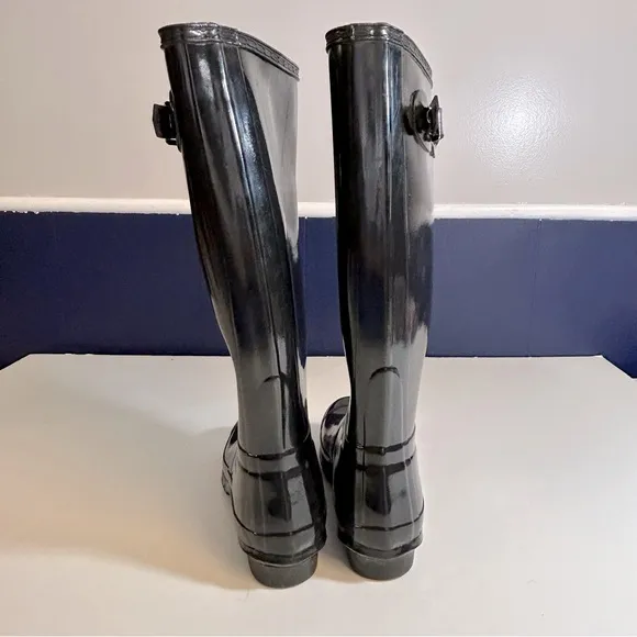 Hunter Women’s Original Tall Gloss Rain Boots in Black Size 7