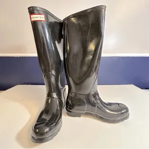 Hunter Women’s Original Tall Gloss Rain Boots in Black Size 7
