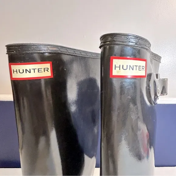 Hunter Women’s Original Tall Gloss Rain Boots in Black Size 7