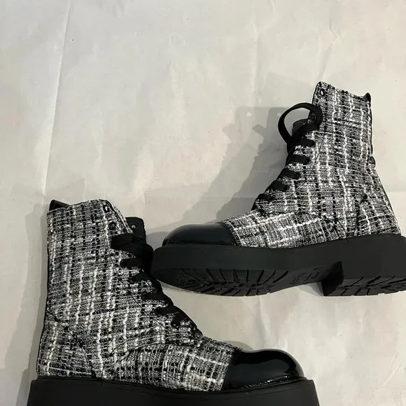 Intrend Black &amp; White Tweed Leather Combat Boots Black Women's 39 EU 9 US NIB