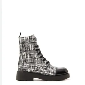 Intrend Black &amp; White Tweed Leather Combat Boots Black Women's 39 EU 9 US NIB