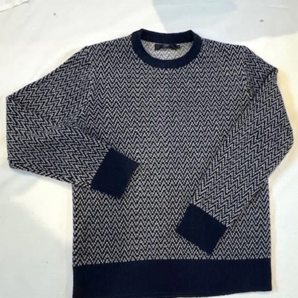 J CREW Classic Zig Zag Lambswool Sweater Size Medium​​​​​​​​