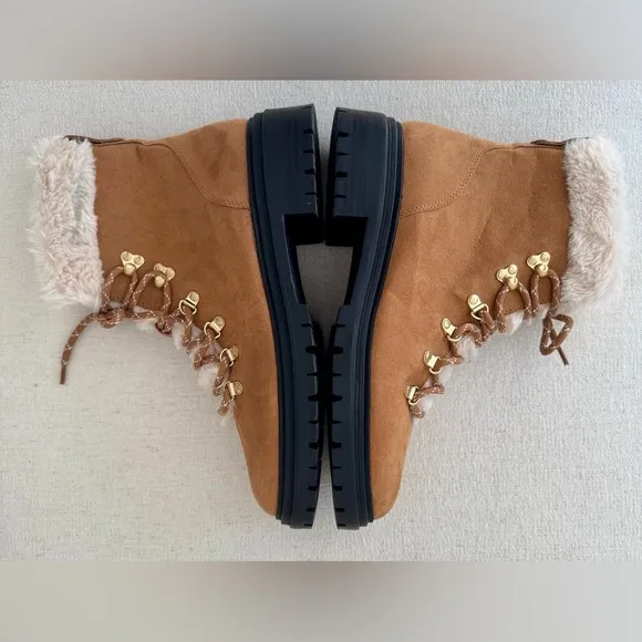 J CREW Factory Womens Faux Fur Winter Hiking Boots Lug Sole, Tan, Size 9.5
