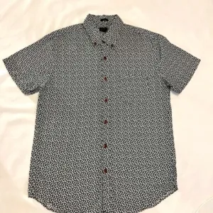 J Crew Short Sleeve Medium/Slim Blue &amp; White Shirt MINT!​​​​​​​​​​​​