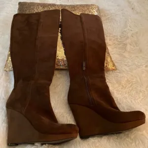 Jessica Simpson Brown Suede  Like Wedge Boots in sz 8. Comfy, good condition.