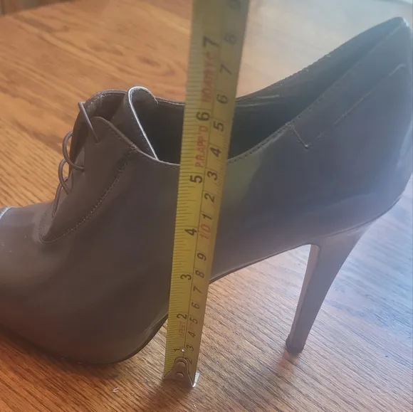 Jessica Simpson Gray Patent Genuine Leather Cap Toe Heels Shoes Stilletos Size 9