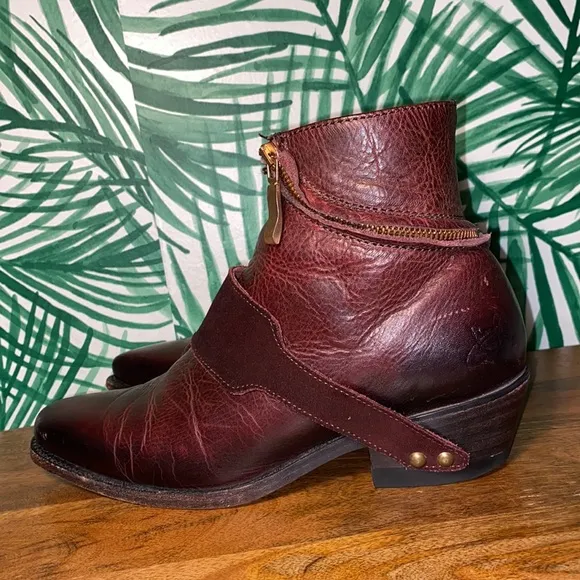 John Fluevog Ruth Burgundy Leather Zip Ankle Boots Women’s 7