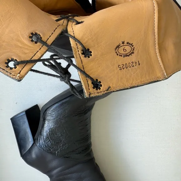 John Fluevog  Women's Black Leather Lace Up Rare  Boots Size 9