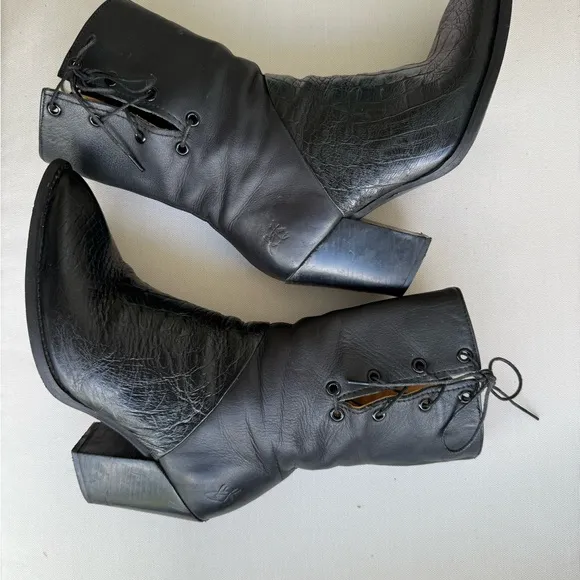 John Fluevog  Women's Black Leather Lace Up Rare  Boots Size 9