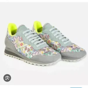 Johnny Was Floral Embroidered Keya Shine Light Blue Sneakers Shoe Size‎ 38