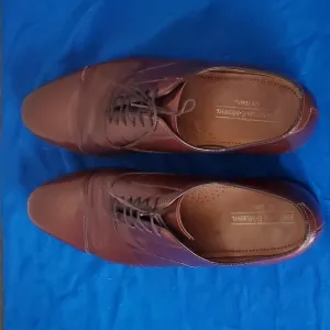 Johnston &amp; Murphy Cap Toe Lace-Up Dress Shoe size 10