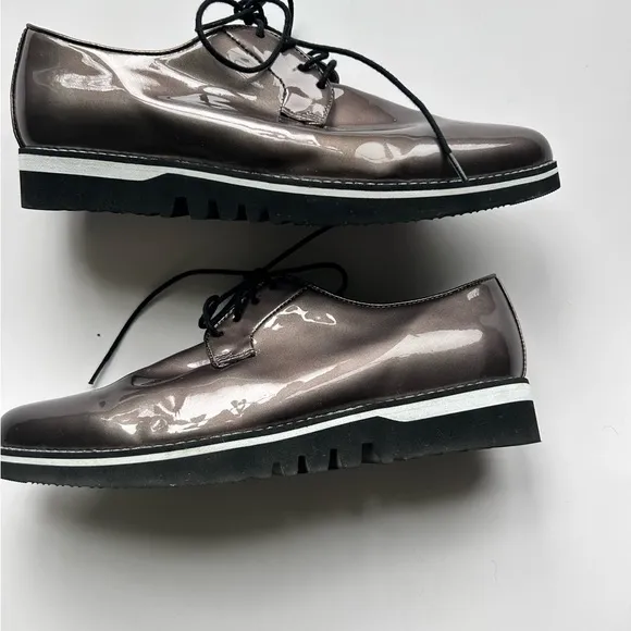 Johnston and Murphy Women's Lace-Up Oxford Shoes, 9 Patent Leather, metallic