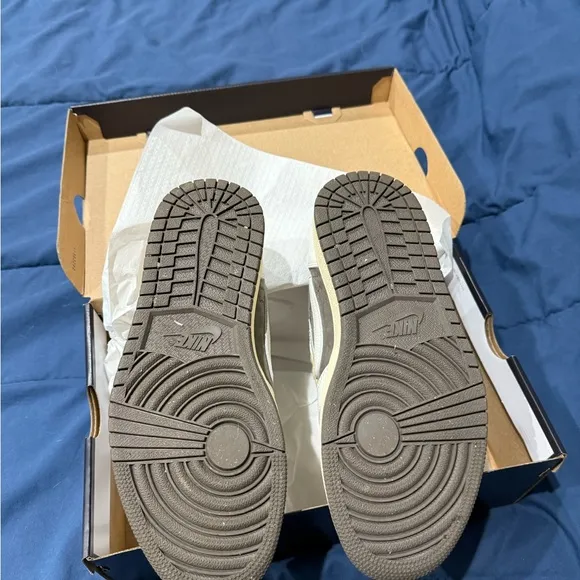Jordan 1 low mocha reverse