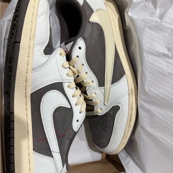 Jordan 1 low mocha reverse