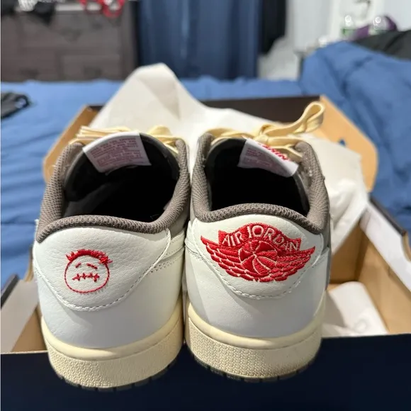 Jordan 1 low mocha reverse