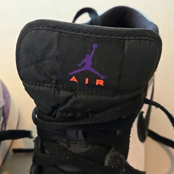 Jordan 1 Mid SE Black/Varsity Purple/White Size 5.5Y