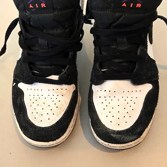 Jordan 1 Mid SE Black/Varsity Purple/White Size 5.5Y