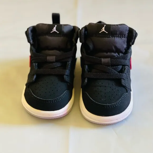 Jordan 1 mid TD new in original box
